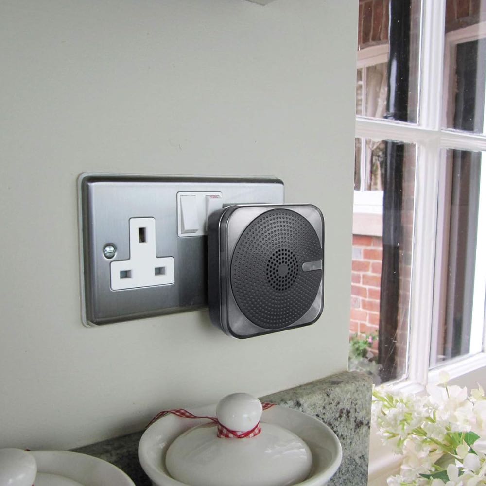 UNI-COM Plug-In Door Bell with Kinetic Push Button