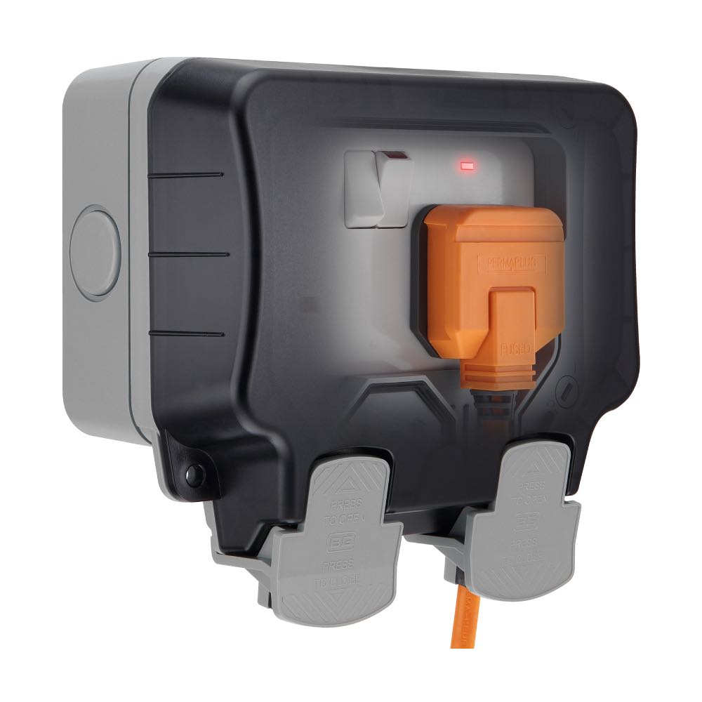 13A Outdoor IP66 Weatherproof Double Switched Wall Socket