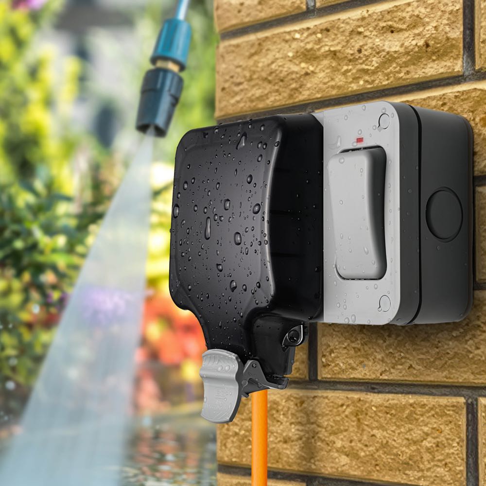 13A Outdoor IP66 Weatherproof Single Socket with External Switch