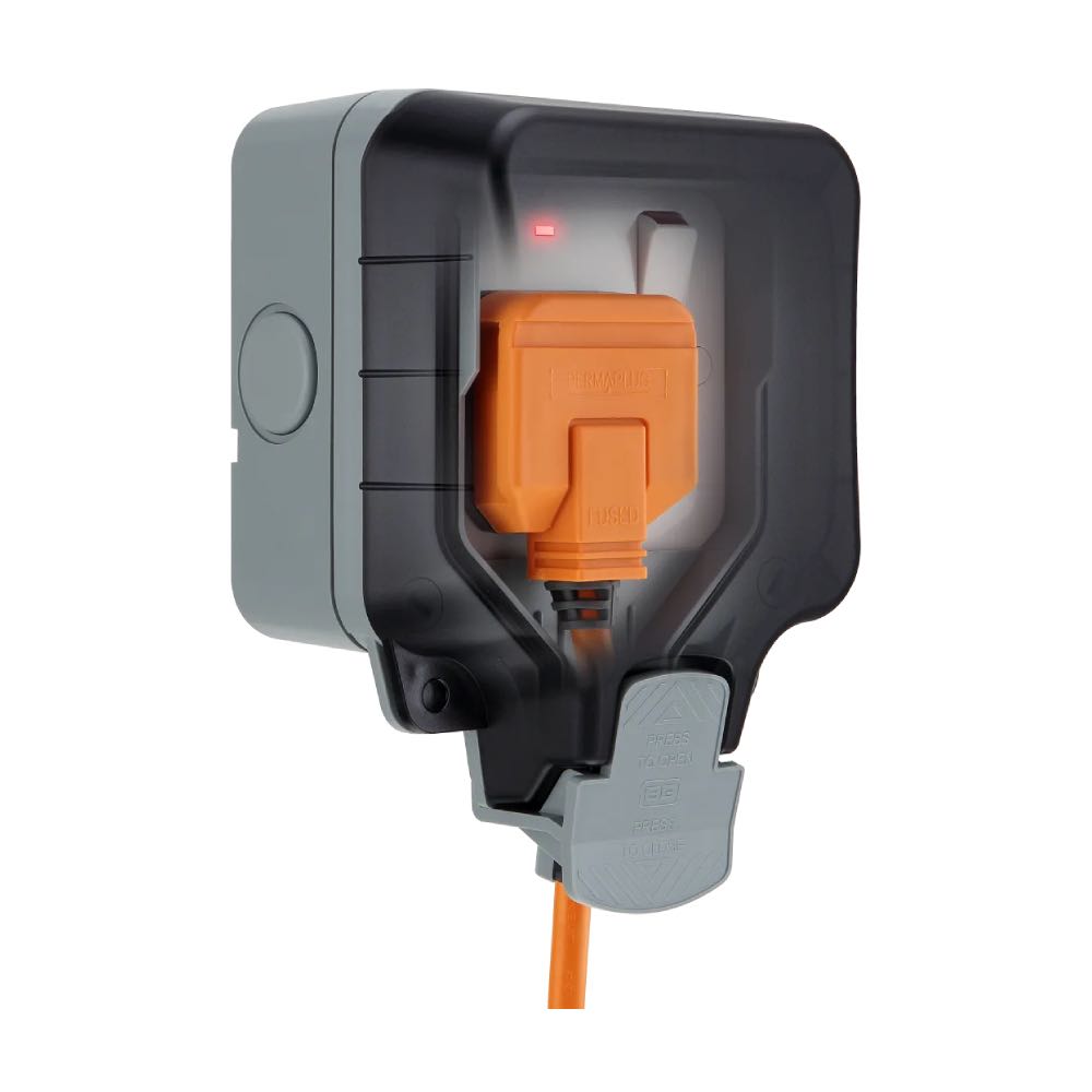 13A Outdoor IP66 Weatherproof Single Switched Socket with LED Indicator