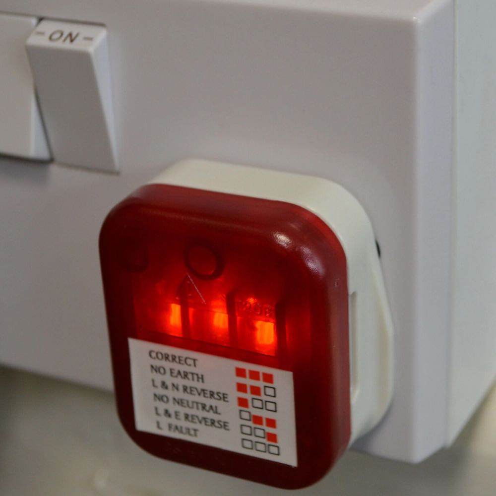 13A Plug-In Mains Socket Tester – Earth, Polarity & Safety Checker