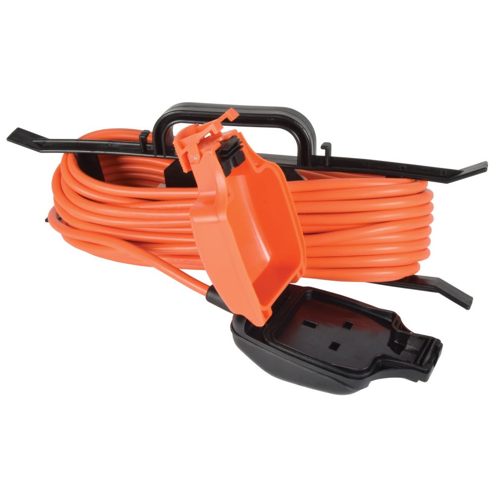 5m Weatherproof Outdoor Extension Cable with 1 Splashproof Socket