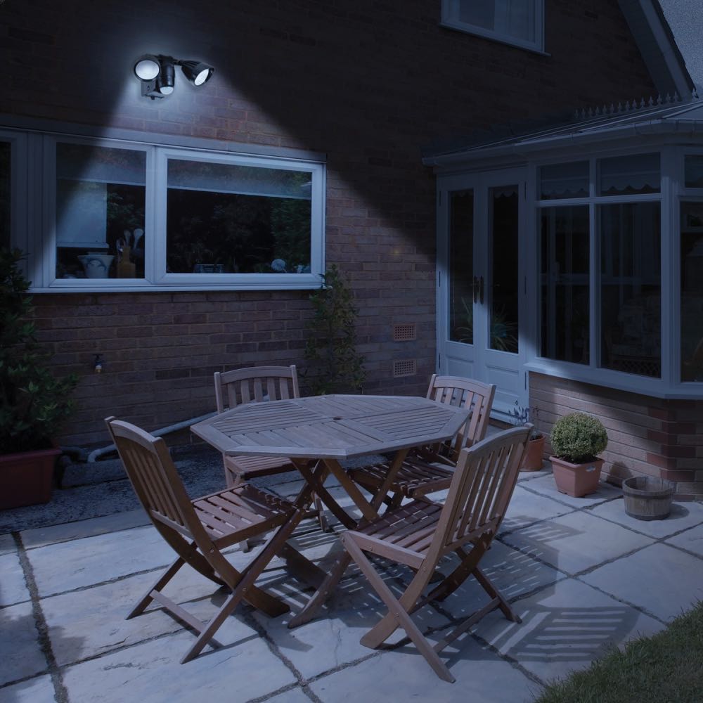 Battery Powered Twin LED Motion Sensor Floodlight – 400 Lumens IP44