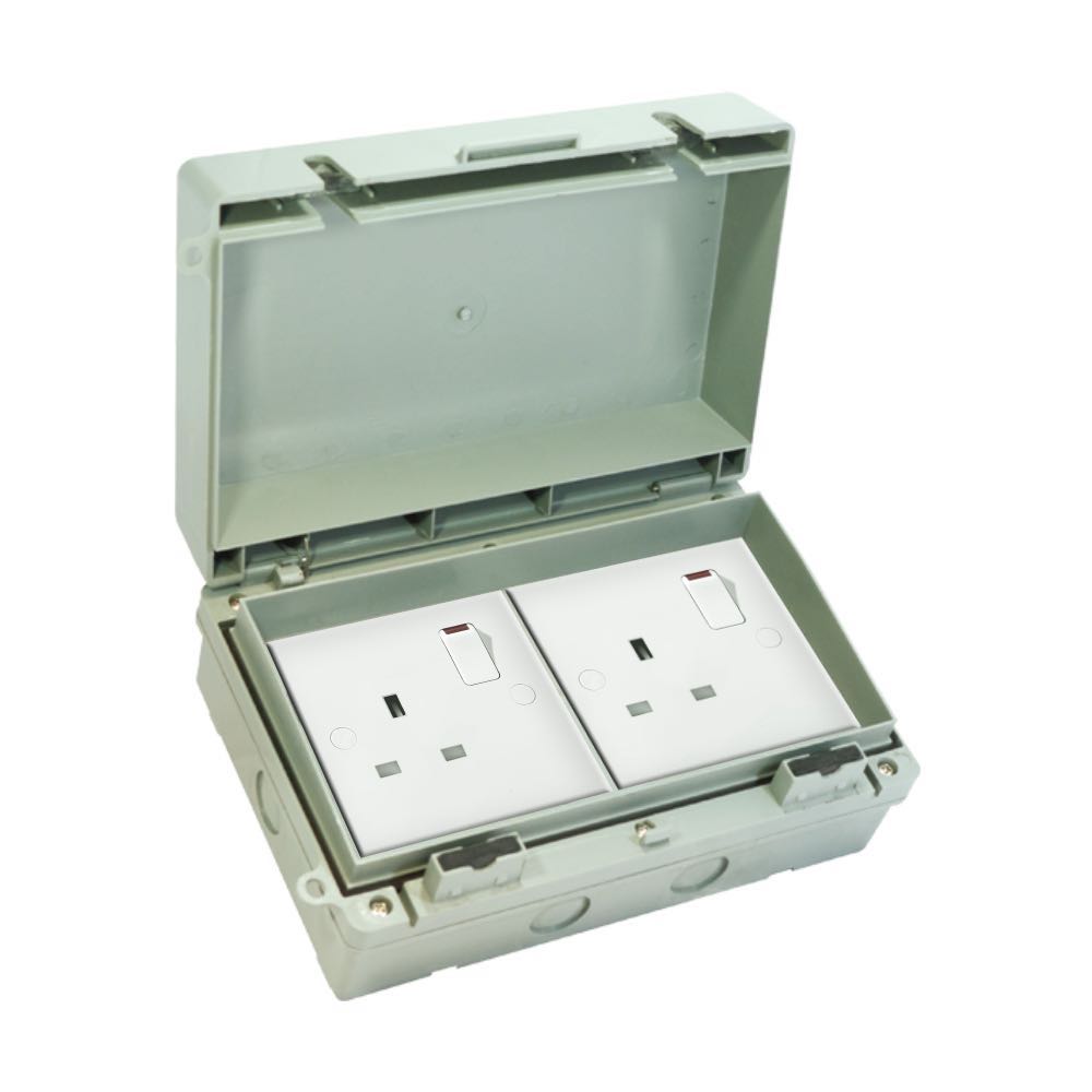 13a Box Outdoor Garden 2 Gang Dual 13A + USB IP65-Rated Weatherproof Socket En ...